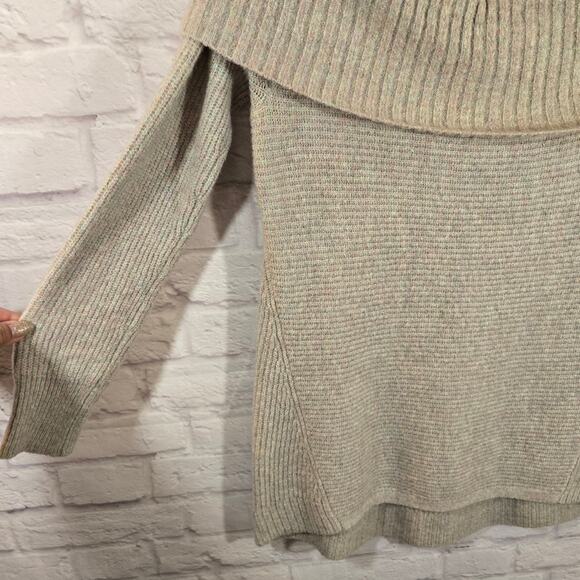 M American Eagle AE Whoa So Soft Off-The-Shoulder Sweater M Beige Pink Green - Picture 4 of 10